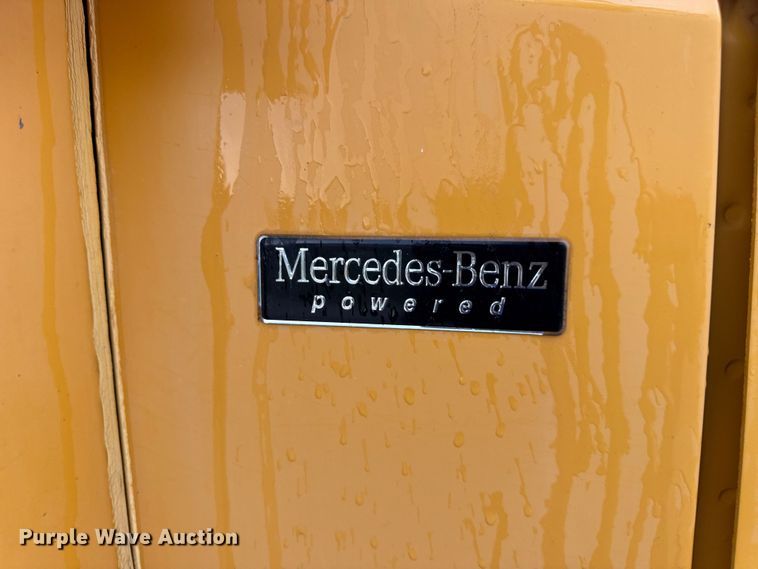 image for item DW3441 2005 Freightliner school bus