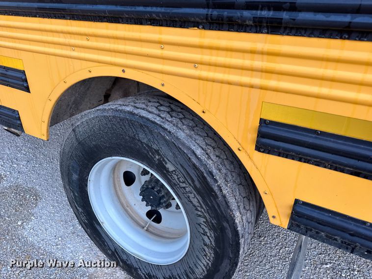 image for item DW3441 2005 Freightliner school bus