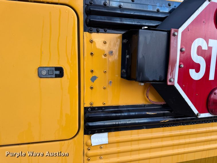 image for item DW3441 2005 Freightliner school bus