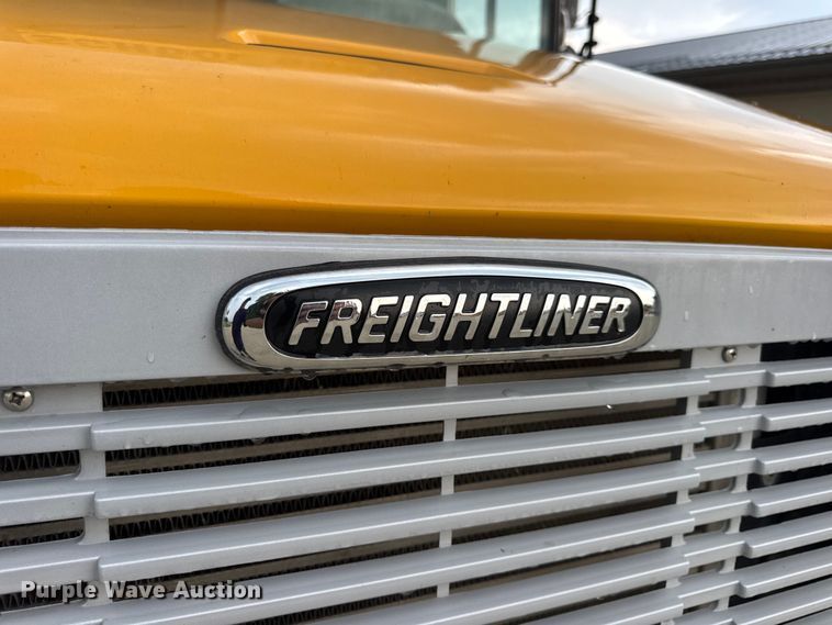 image for item DW3441 2005 Freightliner school bus
