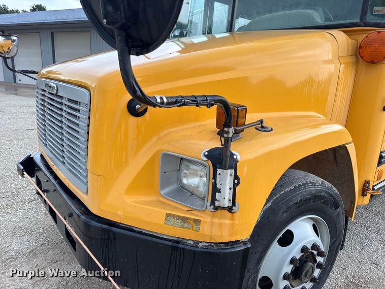 image for item DW3441 2005 Freightliner school bus