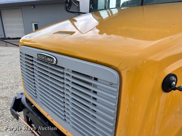 image for item DW3441 2005 Freightliner school bus