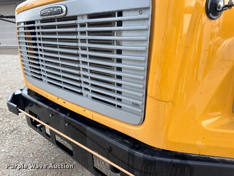 image for item DW3441 2005 Freightliner school bus