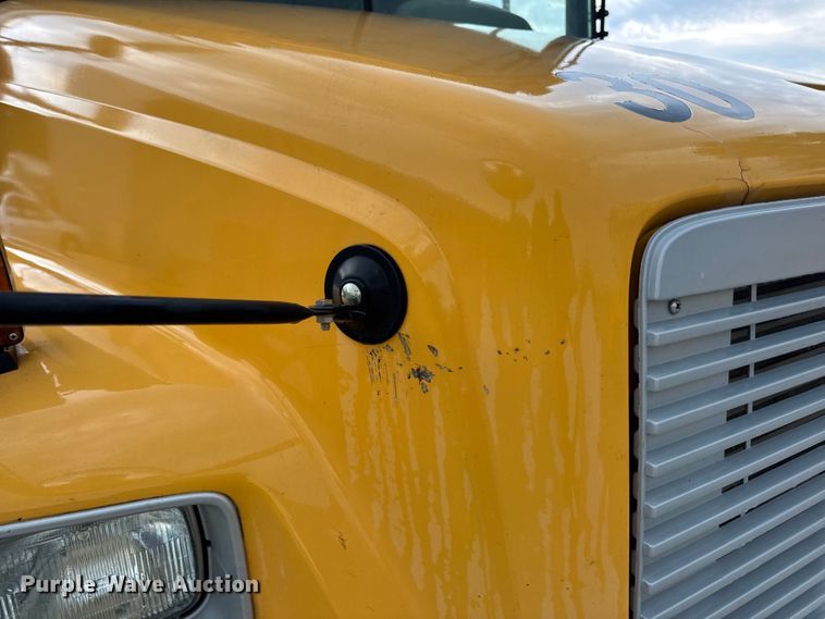 image for item DW3441 2005 Freightliner school bus