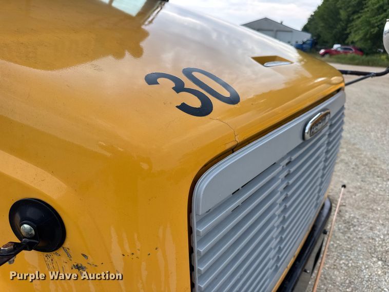 image for item DW3441 2005 Freightliner school bus