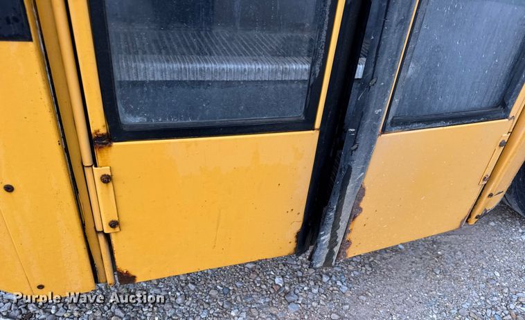 image for item DW3441 2005 Freightliner school bus