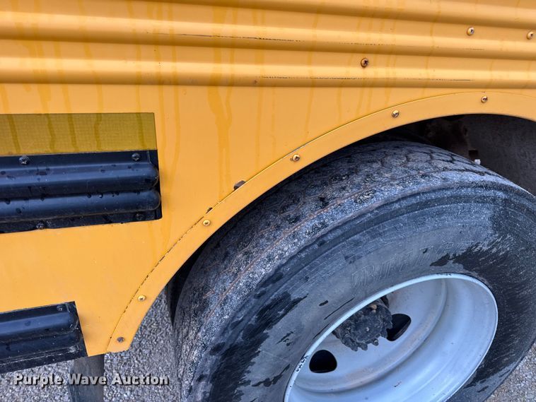 image for item DW3441 2005 Freightliner school bus