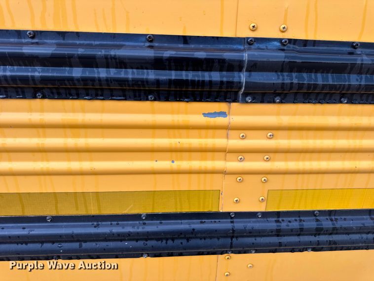 image for item DW3441 2005 Freightliner school bus