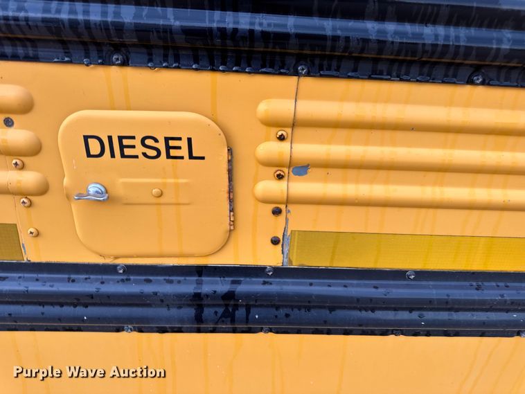 image for item DW3441 2005 Freightliner school bus