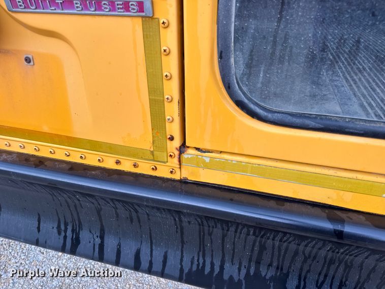 image for item DW3441 2005 Freightliner school bus