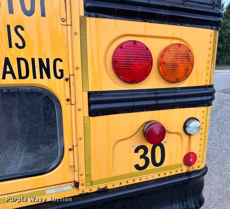 image for item DW3441 2005 Freightliner school bus