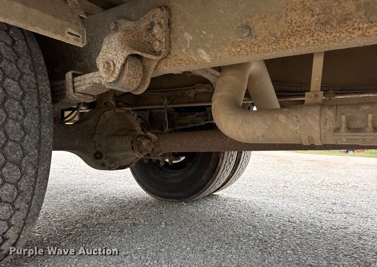 image for item DW3441 2005 Freightliner school bus