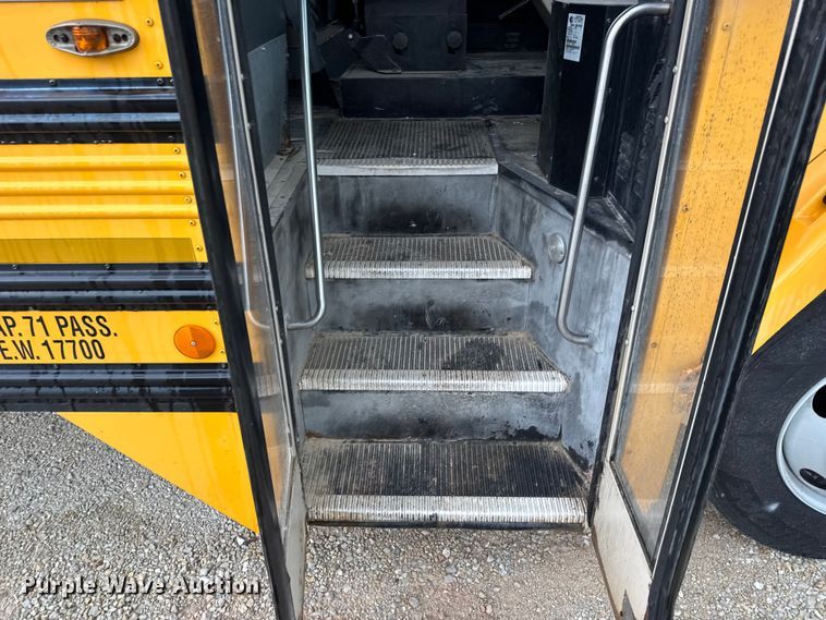 image for item DW3441 2005 Freightliner school bus