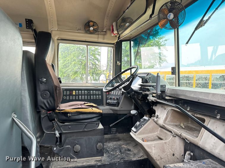 image for item DW3441 2005 Freightliner school bus