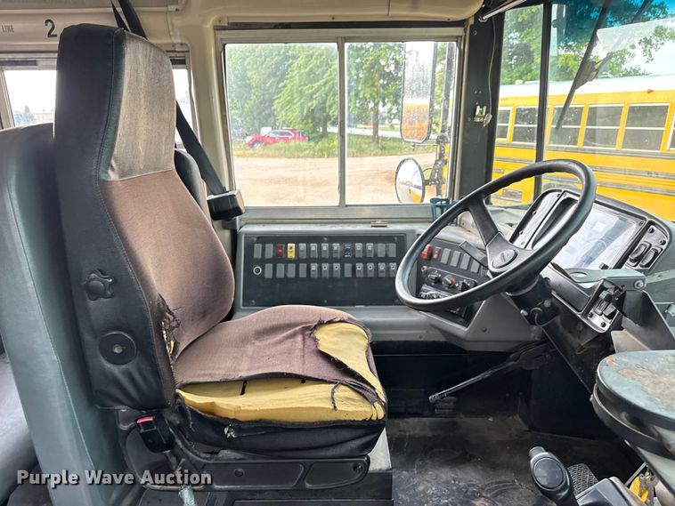 image for item DW3441 2005 Freightliner school bus