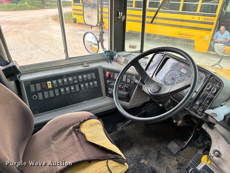 image for item DW3441 2005 Freightliner school bus