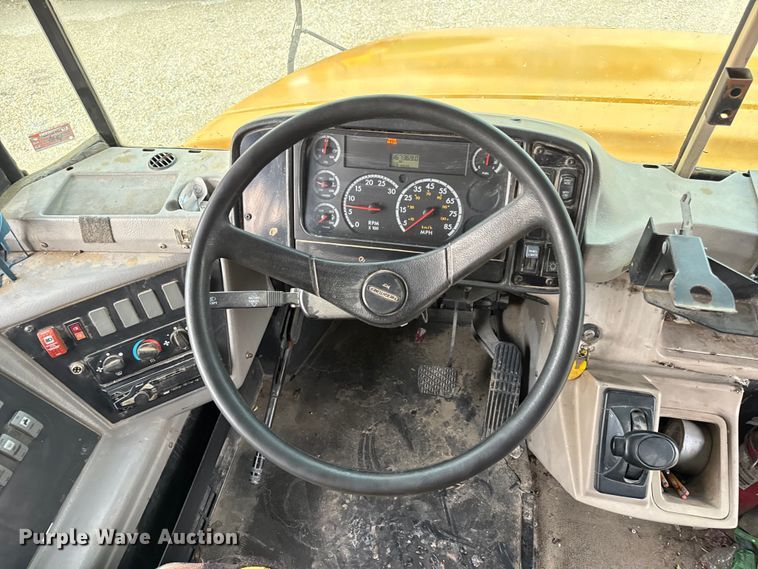 image for item DW3441 2005 Freightliner school bus