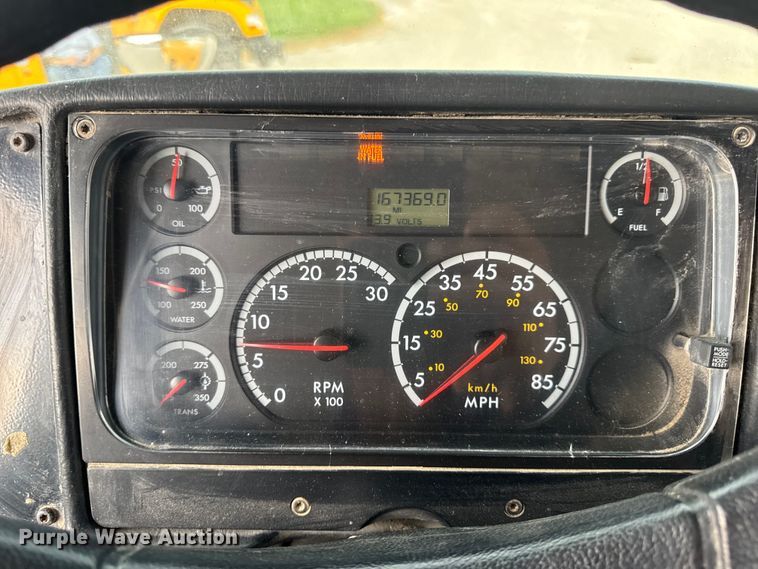 image for item DW3441 2005 Freightliner school bus