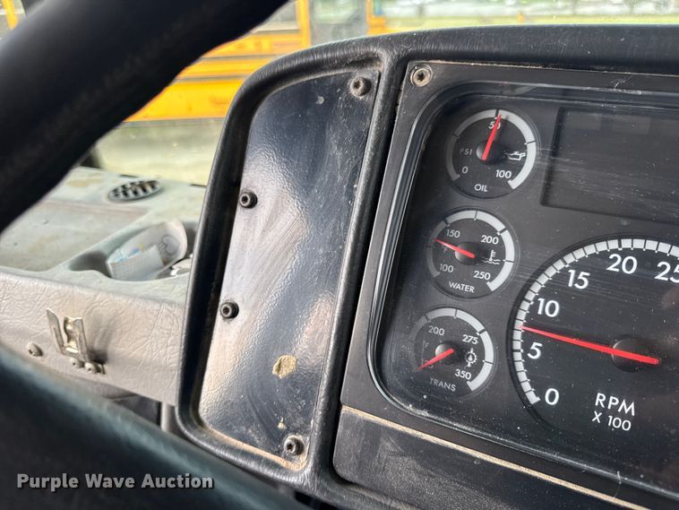 image for item DW3441 2005 Freightliner school bus