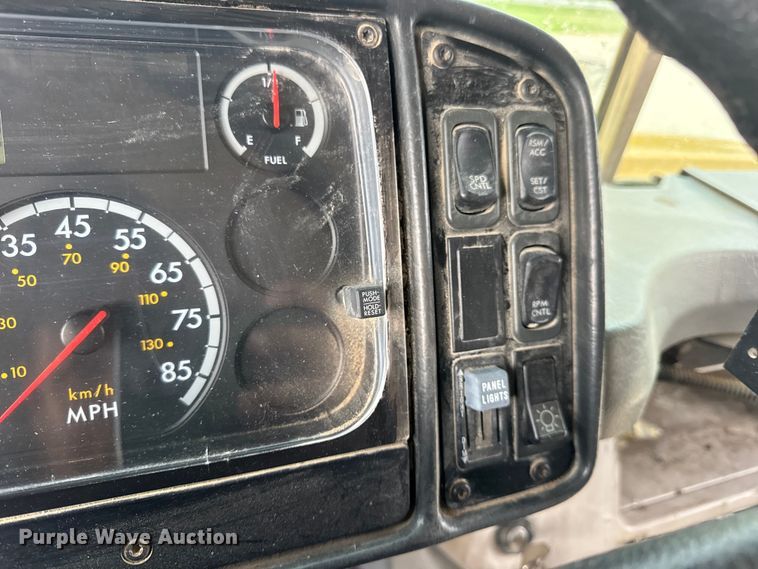 image for item DW3441 2005 Freightliner school bus