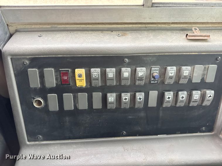 image for item DW3441 2005 Freightliner school bus