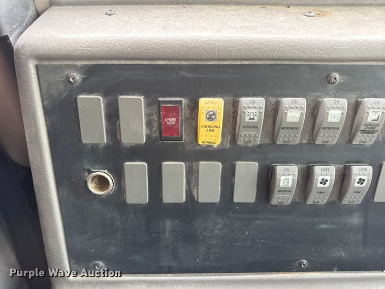 image for item DW3441 2005 Freightliner school bus