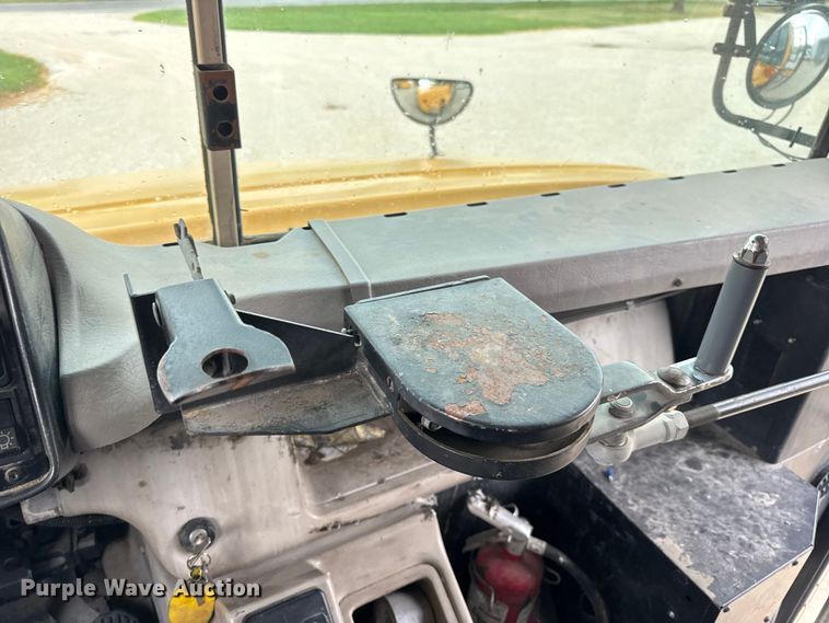 image for item DW3441 2005 Freightliner school bus