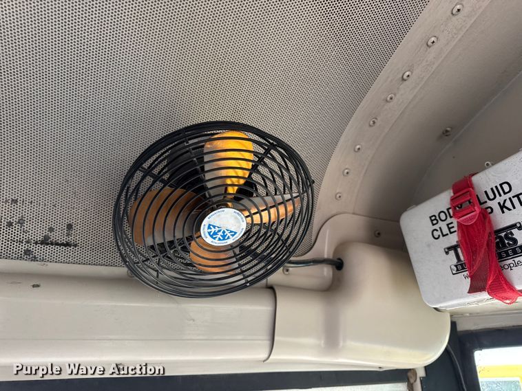 image for item DW3441 2005 Freightliner school bus