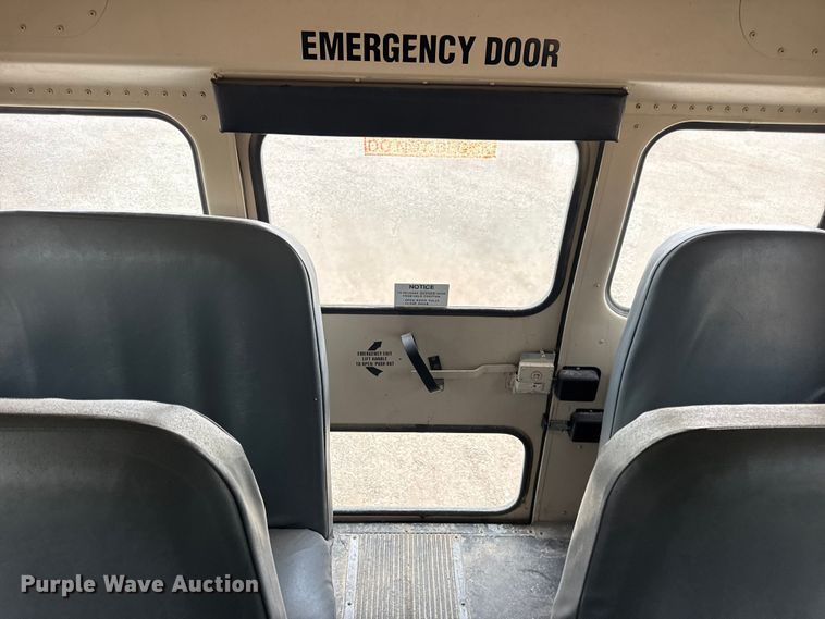 image for item DW3441 2005 Freightliner school bus