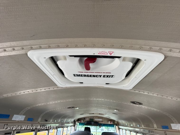 image for item DW3441 2005 Freightliner school bus