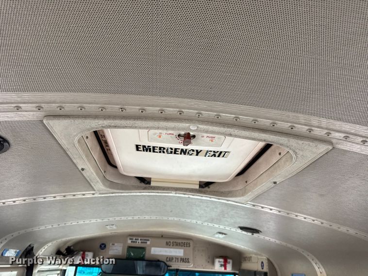 image for item DW3441 2005 Freightliner school bus