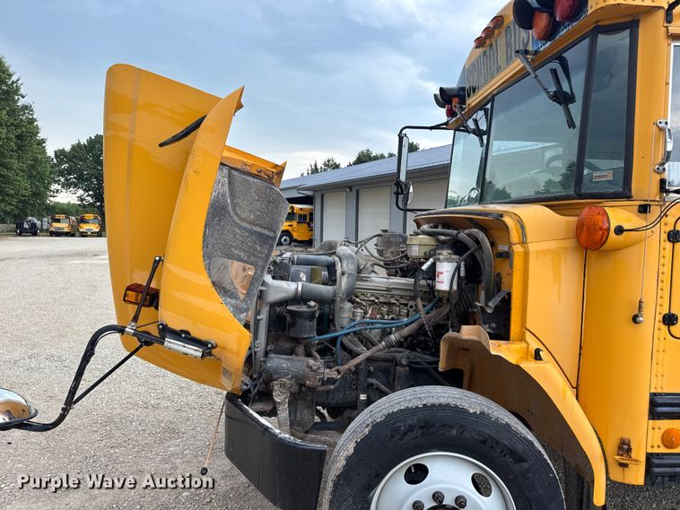 image for item DW3441 2005 Freightliner school bus