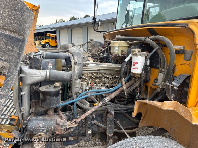 image for item DW3441 2005 Freightliner school bus