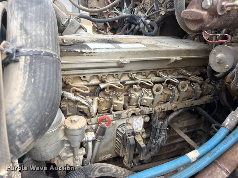 image for item DW3441 2005 Freightliner school bus