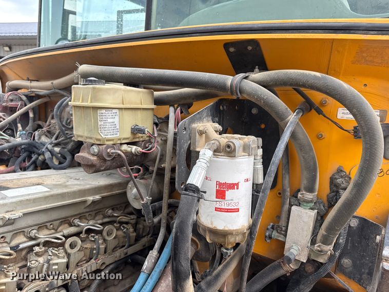 image for item DW3441 2005 Freightliner school bus