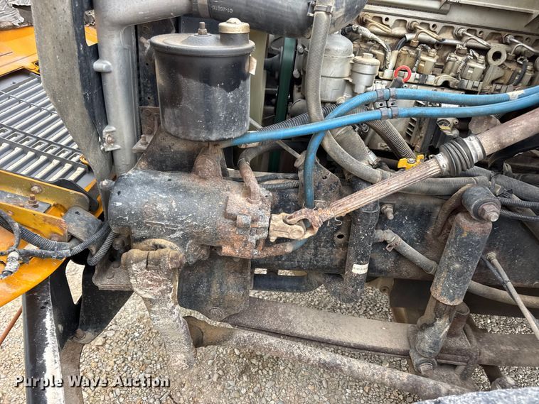 image for item DW3441 2005 Freightliner school bus