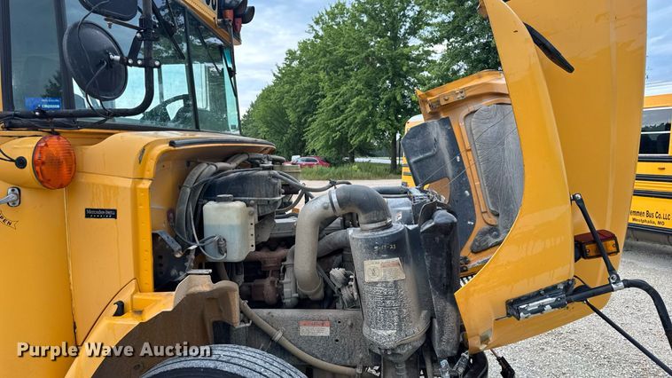 image for item DW3441 2005 Freightliner school bus