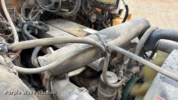 image for item DW3441 2005 Freightliner school bus