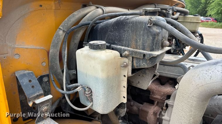 image for item DW3441 2005 Freightliner school bus