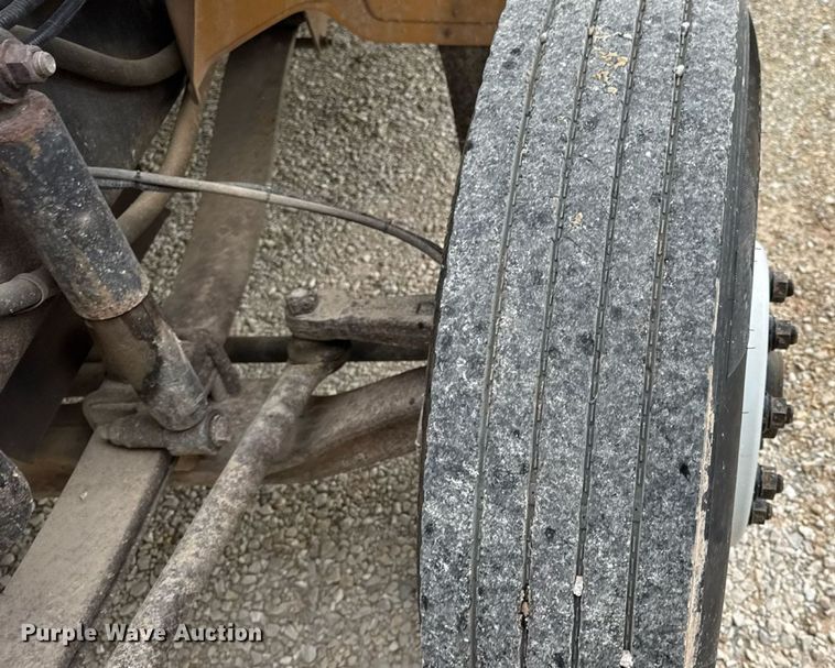 image for item DW3441 2005 Freightliner school bus