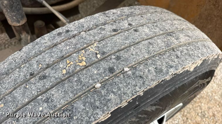 image for item DW3441 2005 Freightliner school bus