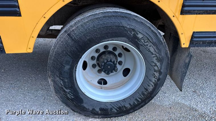 image for item DW3441 2005 Freightliner school bus