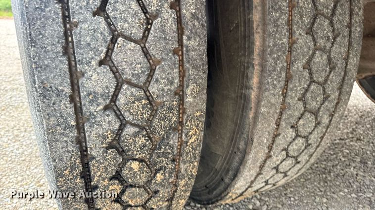 image for item DW3441 2005 Freightliner school bus