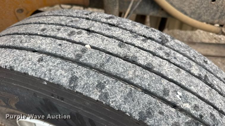 image for item DW3441 2005 Freightliner school bus