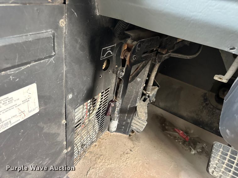 image for item DW3442 2008 Blue Bird Vision school bus