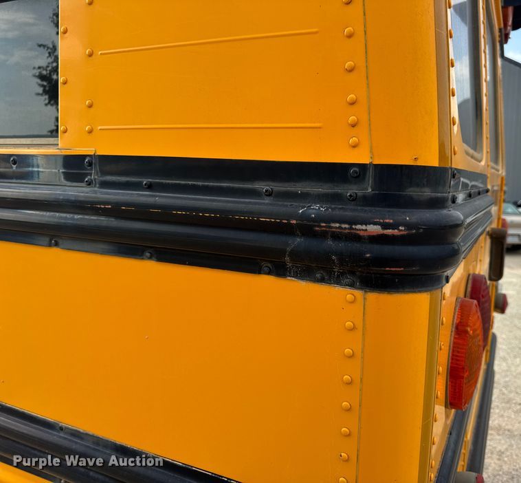 image for item DW3443 2001 Thomas Built school bus