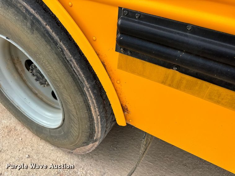 image for item DW3443 2001 Thomas Built school bus