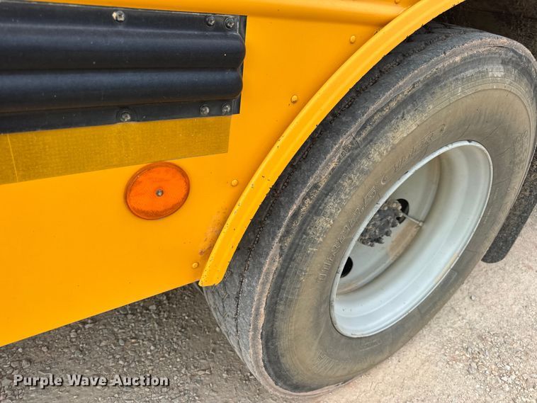 image for item DW3443 2001 Thomas Built school bus