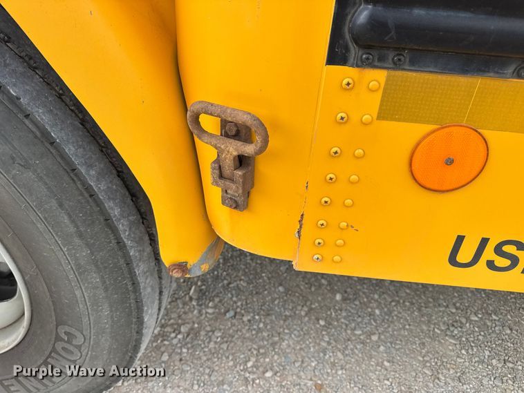 image for item DW3443 2001 Thomas Built school bus