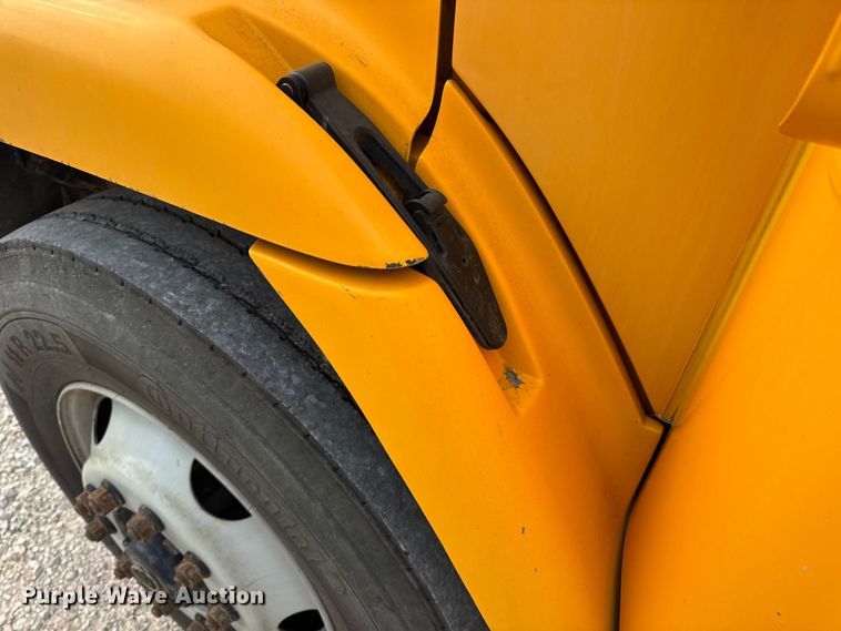 image for item DW3443 2001 Thomas Built school bus